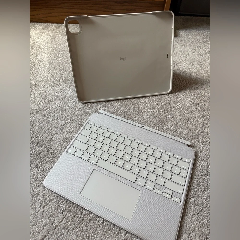 Logitech Combo Touch for iPad Pro